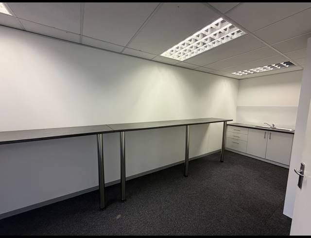 458M² BUILDING TO LET IN CLAREMONT